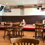 Asian Dining & Bar Machapuchare - 店内風景。インディなカレー屋に小上がり席があるのは珍しい。