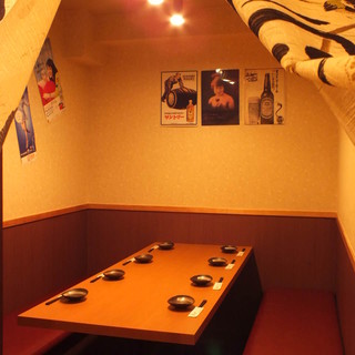 A variety of private and semi-private rooms. Private space for large groups or couples