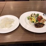 BAQET Ionmo-Ru Kyoto Katsuragawa Ten - パンの食べ放題、又はご飯の食べ放題を選べます。