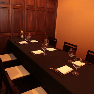 Enjoy an elegant moment that will make you forget time in a private room in Roppongi, a hideaway for adults.