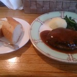 Kitchen Sawai - ライスが切れててパンでいただく、ソースを残さず食べられるので逆にありがたい