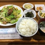 食処 ゆとり - お野菜たっぷり♪
            うどん食いには嬉しいな