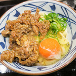 Marugame Seimen Ionmoru Chikushino Ten - 「牛すき釜玉（並）」（640円）。