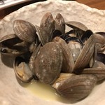 Seafood Izakaya Beikoku - アサリの酒蒸し