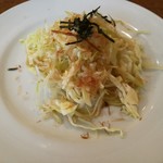 Orient Spaghetti - サラダ　和風ドレッシングで、かつ海苔とかつおぶしで和風を際だたせてるのが、ナイスな工夫