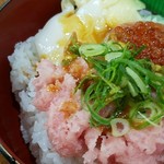 丼丸 - わさび醤油をたらりと・・・