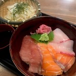 Zenseki Private room Nikusakaba Hideyoshi Akasaka Mitsuke Ten - 秀よし海鮮丼+ミニ稲庭うどん