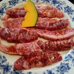 Yakiniku Miyama - 和牛のカルビが９枚