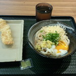 Hanamaru Udon Ginza Faibu Ten - 温玉ぶっかけ＋烏賊天（410円）