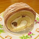 Patisserie IKURU - 黒蜜モンブランロール…税込410円