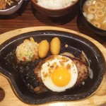 びっくりドンキー - ランチバーグセット（エッグ）。