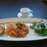 Kutsurogi Italian sonoda - ランチはパン(カレーはごはんとナン)、サラダ、コーヒーが付いてきます