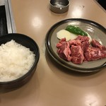 平野町 スエヒロ - ご飯と肉皿