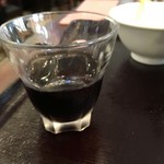 Doku Ichi Sho Gyoza Gyotoku Ten - サービスのアイスコーヒー。微糖系。飲みかけですまぬ。