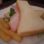 SANDWICH HOUSE is - 鎌倉ハムとカマンベールチーズトーストセット￥９８０（たしか）