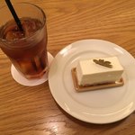 成城風月堂 - レアチーズケーキ（400円）+アイスティー（195円）