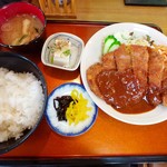 満腹屋 - とんかつ定食　800円(税込)