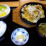 Hana Tsutsuji Asahikawa Sekijuji Byoin Ten - 鉄板豚の生姜焼き定食