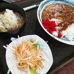 きつねうち温泉 - カレー、もつ煮込み