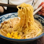 Asahikawa Raamen Taito - 若干縮れている麺！