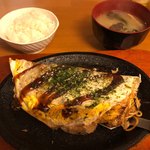 Tokiwaya Benben - Dときわ屋焼(ねぎ玉焼＋そば入り) 950円。