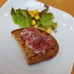 Restaurant LUONTO - パンに生ハムを乗っけてみた