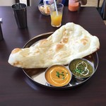 Ito MOMO Nepal Cafe - 【イトシマセット(\950)】メインのカレーとナン