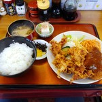 満腹屋 - 唐揚げハーフ定食（ミンチカツ）　900円(税込)