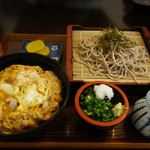 Ito - 親子丼定食830円。