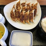 Ringer Hut Kusakayazuka Ten - 餃子定食