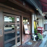 Restaurant Miyoshi - 入口、奥はお肉屋さん