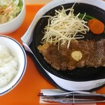 ペッパーランチ - サーロインペーパーステーキ(120g)890円+税
大盛サラダ240円+税