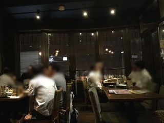 Kushiyaki Dining Ebisuke - 店内は少し賑やか。