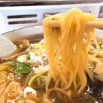 美の屋 - 野菜ラーメン麺リフト