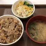 すき家 - 牛丼（並盛） ¥350 + しじみ汁サラダセット ¥240