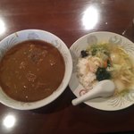 Juhachiban Tei - 半カレーラーメン＋半中華丼セット。ランチはALL580円