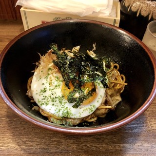 Yakisoba Ya - ソース焼そば(太麺)。