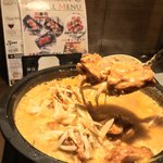 Niku no Takumi Wa no Ie Tori Zanmai Kaihinmakuhari Ten - クラフトビアバル 肉メッセ 海浜幕張店(千葉県千葉市美浜区ひび野)とろ〜り旨辛チーズタッカルビ 1人前 1,580円