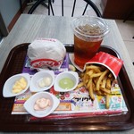 Wendy's First Kitchen Omiya Nishiguchi Ten - セットとソース勢揃い