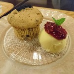 コトリcafe - バナナマフィンだったか、アイスが普通に旨いで