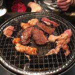 Yakiniku Kura Iino Ten - 焼肉ってやっぱりいいな。
                        
                        家族でワイワイやる場合、高級店よりは大衆店の方がいいかもしれないな。
                        
                        
                        元々高級なしゃっちょこばった店苦手だし。
                        
                        
                        