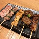 もつ焼き勝利はなれ - もつ焼き勝利はなれ 中目黒店(東京都目黒区青葉台)おまかせ5本 690円