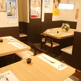 A hideaway for adults located on a back street in the Akasaka Tameike Sanno area that is only known to those in the know.