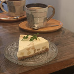 cafe braliva - ✓洋梨とホワイトチョコのチーズケーキ
                        ✓ラベンダーアールグレイティー