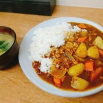 SAKURA - ★カレー 700円 おばあちゃんが作る普通のカレー ご飯大盛りにしてくれるし、キムチ出してくれるし、サービス良くて本当におばあちゃんちに来たみたい。