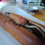 Hot Dog Yoshikawa - カレー味は意外にスパイシー 　コールスローがサッパリで、食べ心地が軽い。