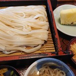 Kamada Ya Ashikaga Ten - うどんは平打ちみたいだけどコシがあって美味しい