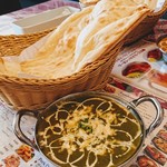 Indian Restaurant Kitchen King Sayamagaoka Ten - ほうれん草とチキンのカレー＆ナン