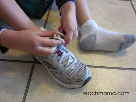 how to teach kids to tie their shoes 