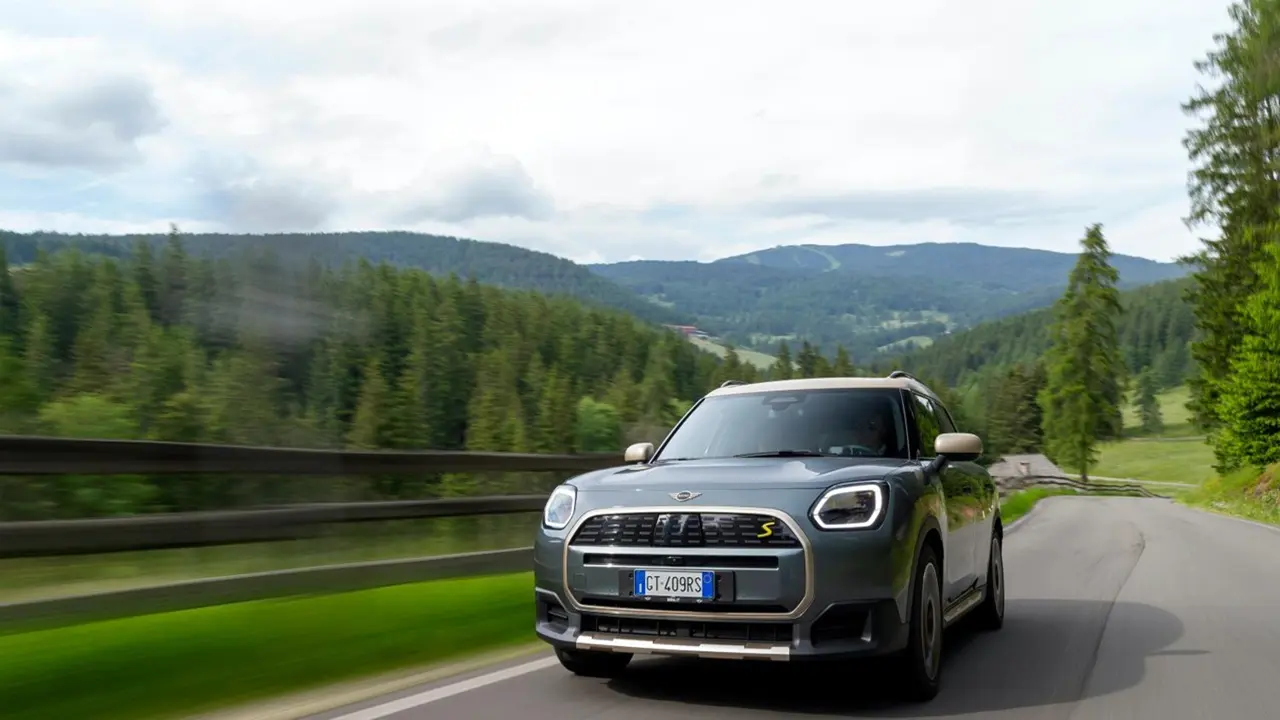 Test Drive di Mini Countryman elettrica: infotainment a tutto tondo thumbnail